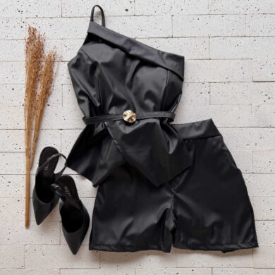 Dondoca_com_br Conjunto De Couro Sintetico Blusa Com Fivela E Short Preto