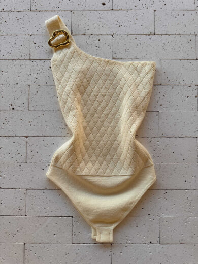Dondoca_com_br Body Modal Um Ombro So Detalhe Fivela Creme