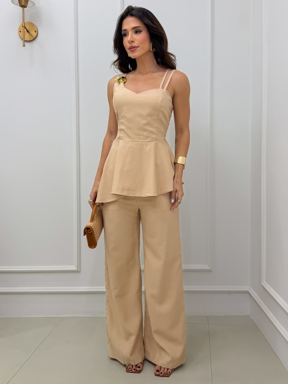Dondoca_com_br Conjunto Peplum Assimetrico Detalhe Alca E Pantalona Bege