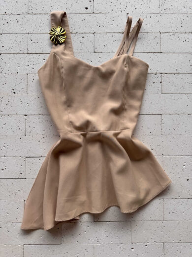 Dondoca_com_br Conjunto Peplum Assimetrico Detalhe Alca E Pantalona Bege