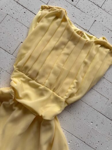 Dondoca_com_br Vestido Curto Com Short Embutido Chifon Detalhe Pregas Amarelo