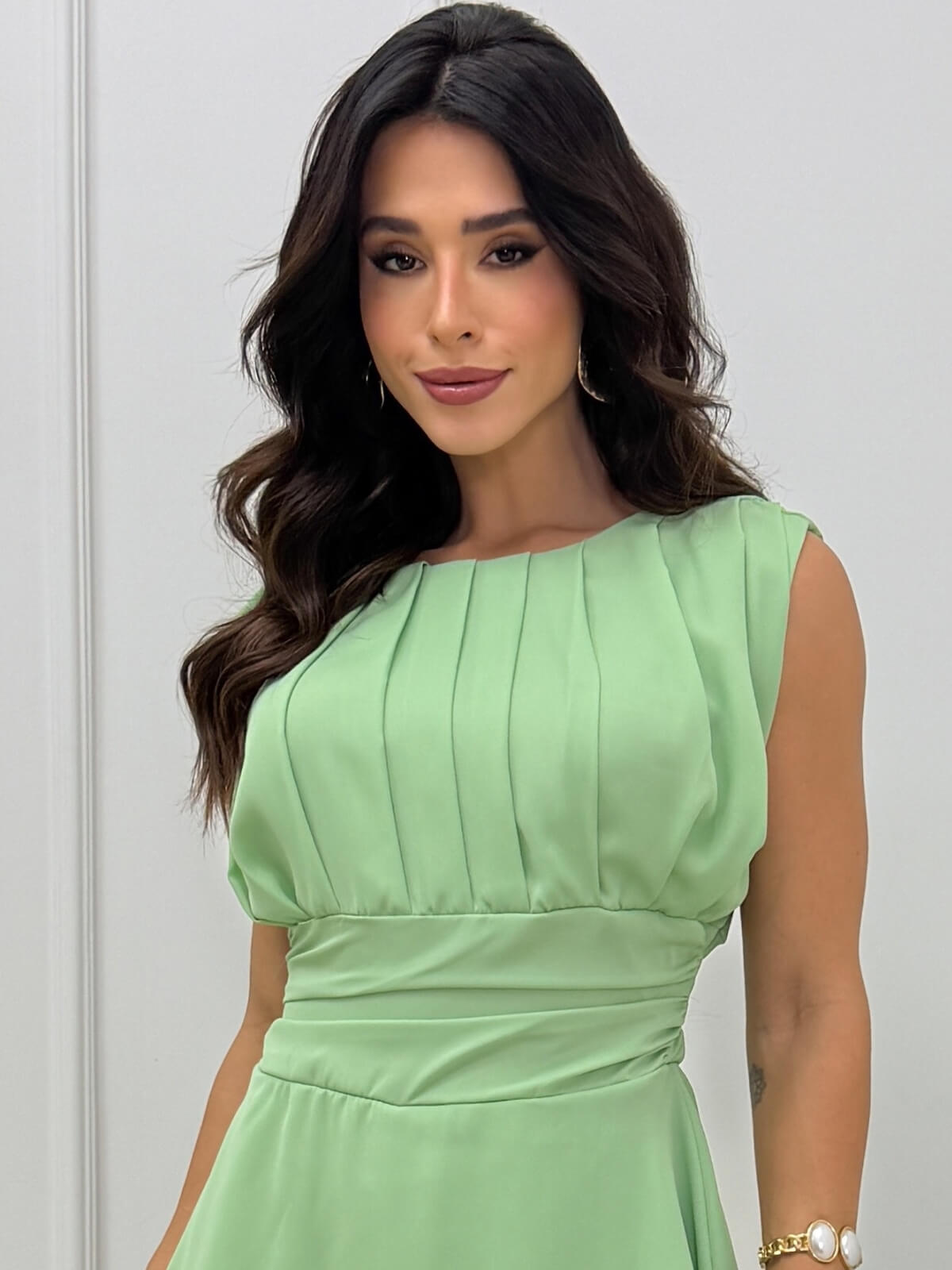 Dondoca_com_br Vestido Curto Com Short Embutido Chifon Detalhe Pregas Pistache
