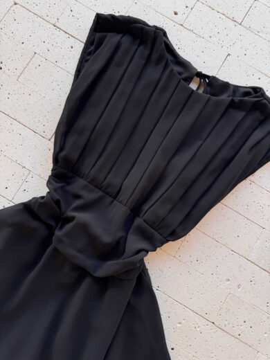 Dondoca_com_br Vestido Curto Com Short Embutido Chifon Detalhe Pregas Preto