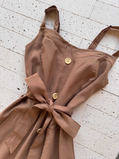 Dondoca_com_br Vestido Longuete Pespontado Com Bolsos E Botoes Nude