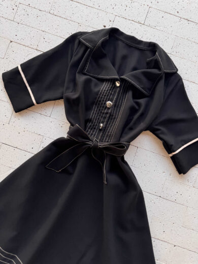 Dondoca_com_br Vestido Pespontado Com Gola E Cinto Faixa Preto