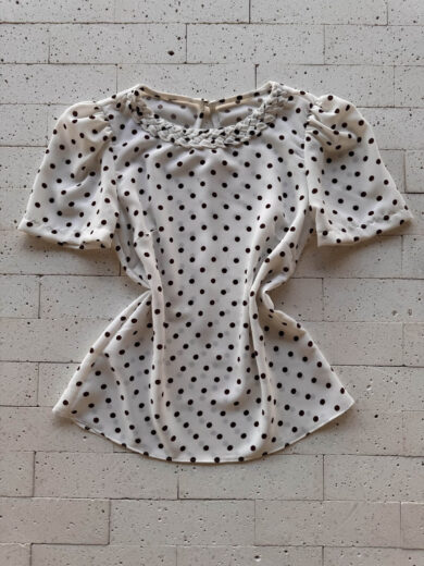 Dondoca_com_br Blusa Poa Decote Trancado Off E Marrom