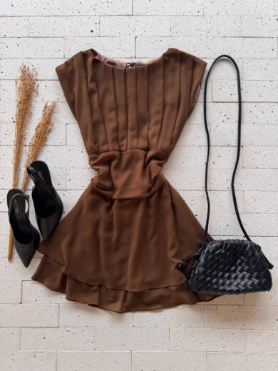 Dondoca_com_br Vestido Curto Com Short Embutido Chifon Detalhe Pregas Cafe