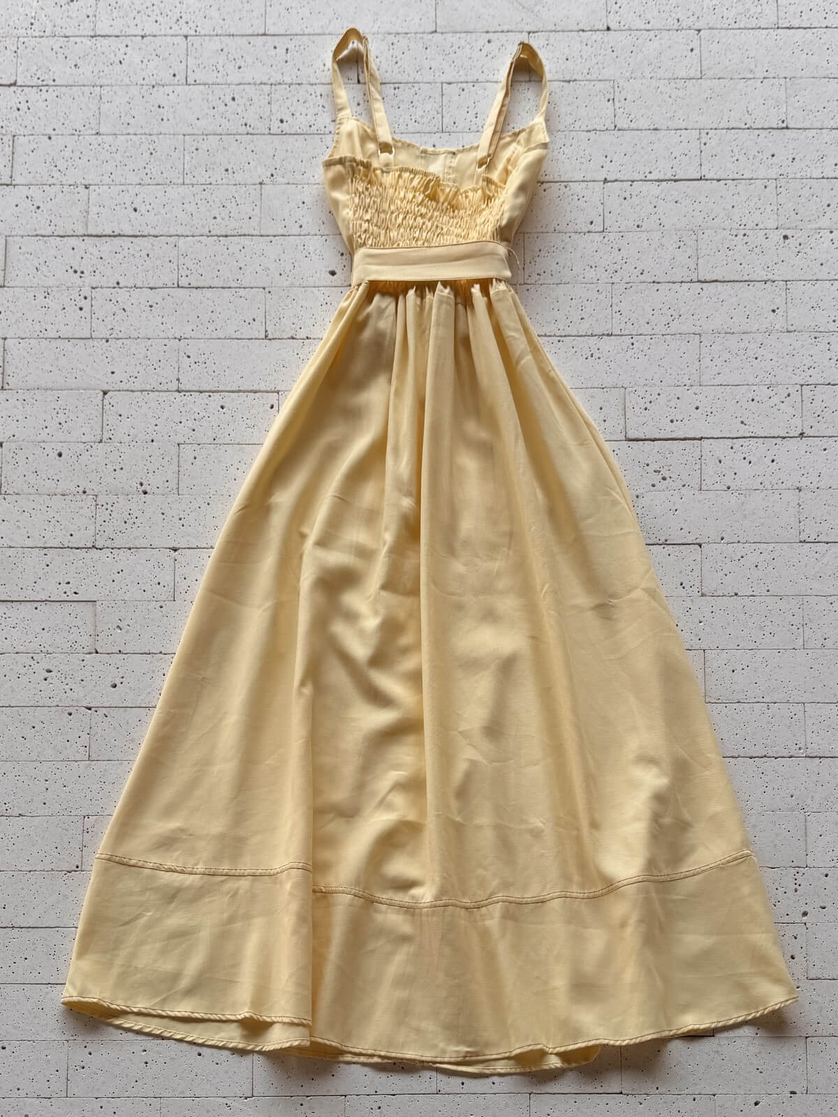 Dondoca_com_br Vestido Longuete Pespontado Com Bolsos E Botoes Amarelo