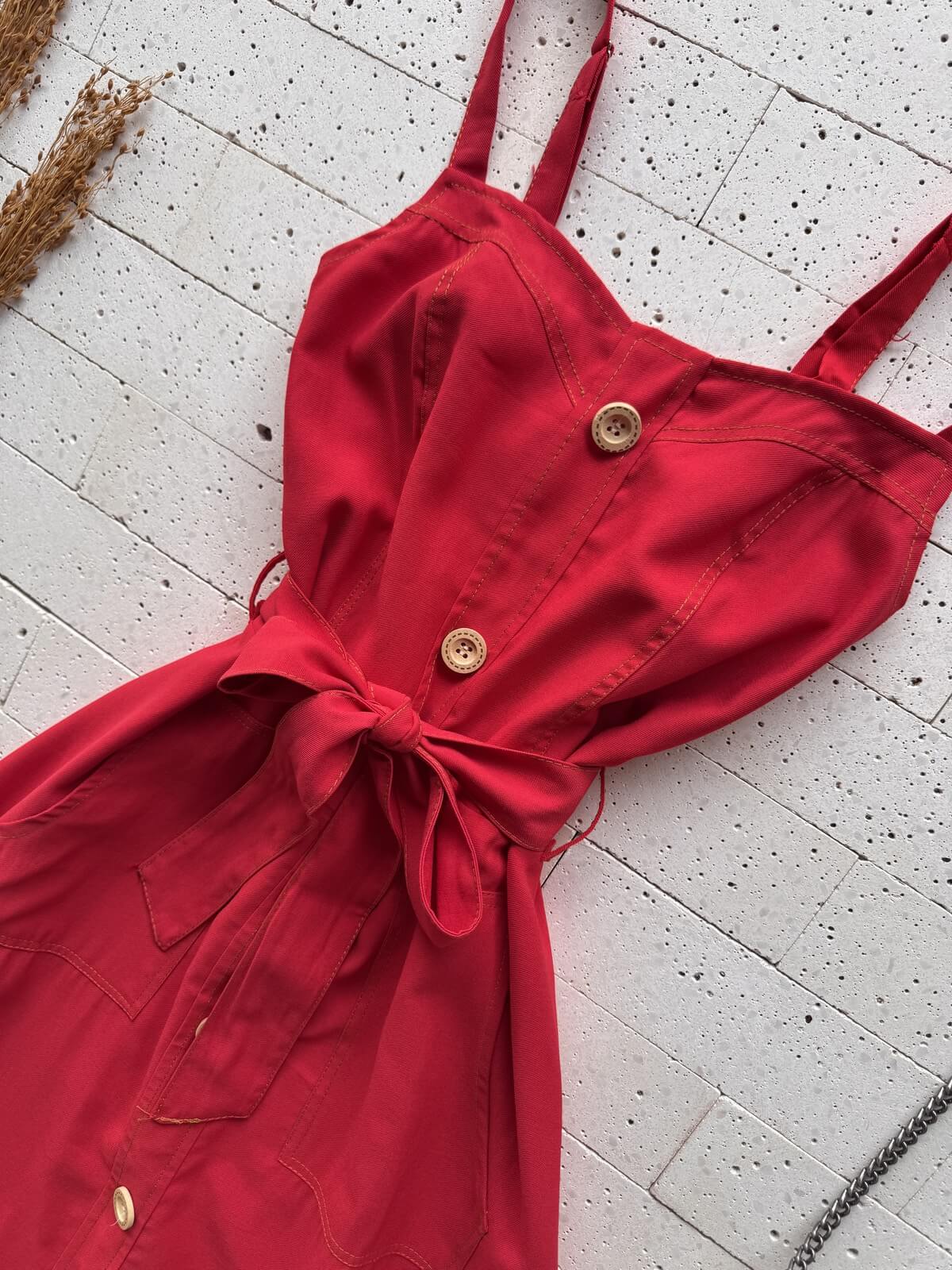 Dondoca_com_br Vestido Longuete Pespontado Com Bolsos E Botoes Vermelho
