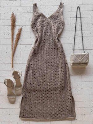 Dondoca_com_br Vestido Trico Maxi Midi Detalhado Com Fenda E Lurex Bege