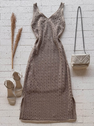 Dondoca_com_br Vestido Trico Maxi Midi Detalhado Com Fenda E Lurex Bege
